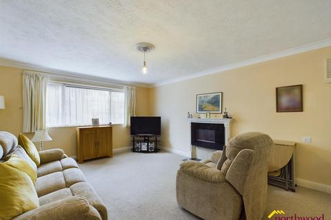 1 bedroom flat for sale, St Leonards Road, Eastbourne, BN21