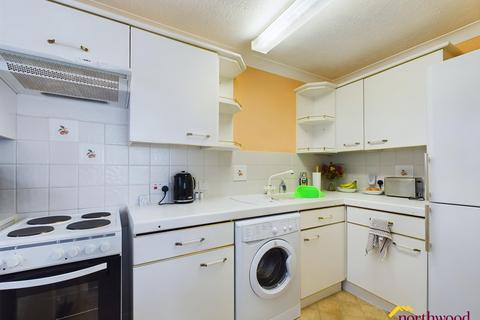 1 bedroom flat for sale, St Leonards Road, Eastbourne, BN21