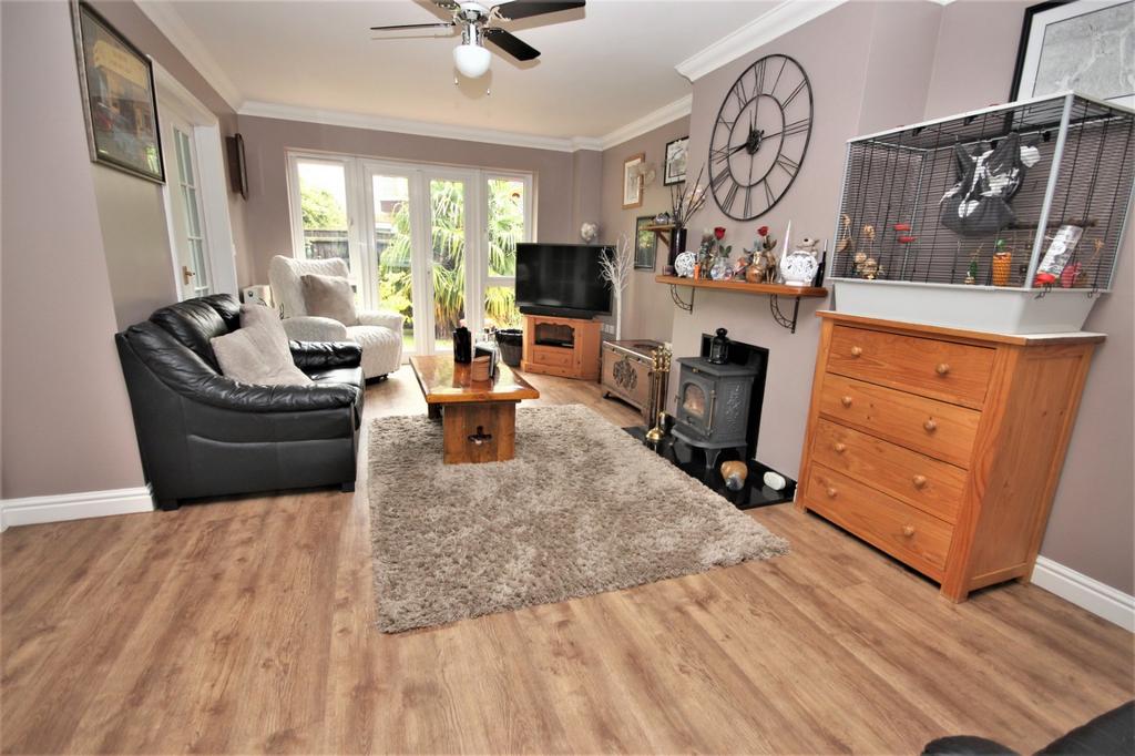 Springdale Road, Corfe Mullen, Wimborne, Dorset, BH21 4 bed detached