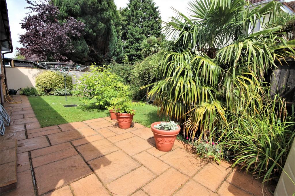 Springdale Road, Corfe Mullen, Wimborne, Dorset, BH21 4 bed detached