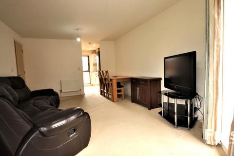 2 bedroom apartment to rent, Lewin Terrace, Feltham, TW14