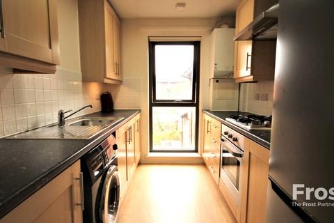 2 bedroom apartment to rent, Lewin Terrace, Feltham, TW14