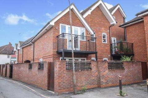 2 bedroom semi-detached house to rent, Crown Place, Marlow, SL7