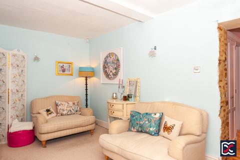 9 Back Lane, Hardingstone, Northampton, NN4 6BY