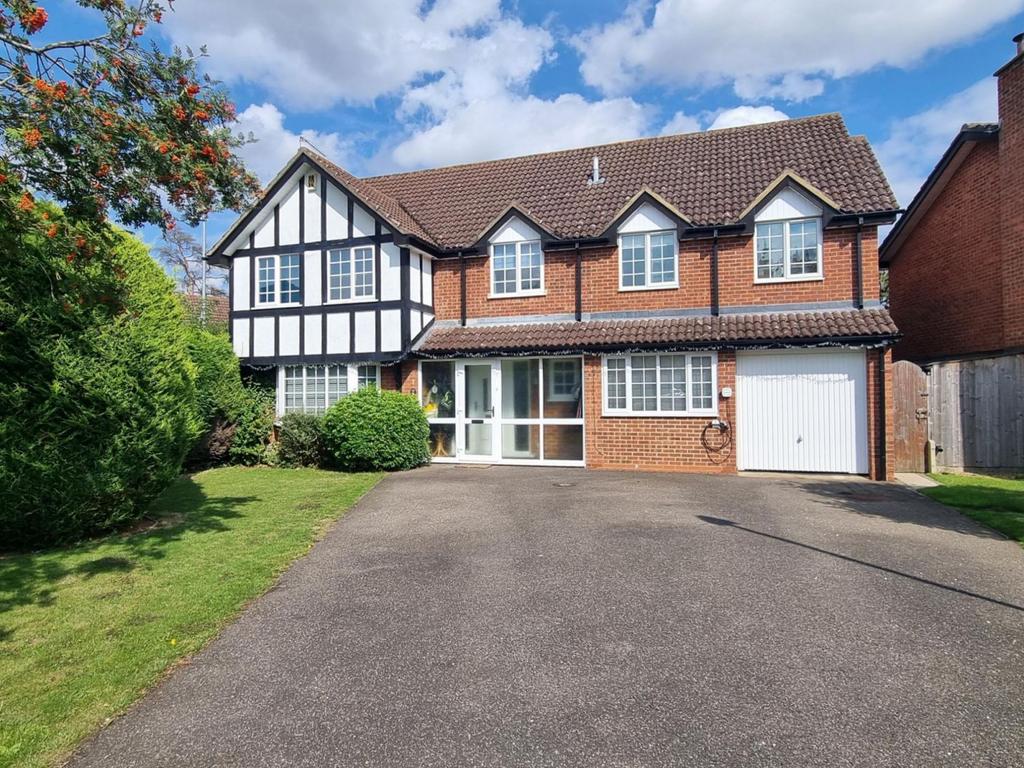 Knighton Close, Duston, Northampton NN5 6NE 4 bed detached house for
