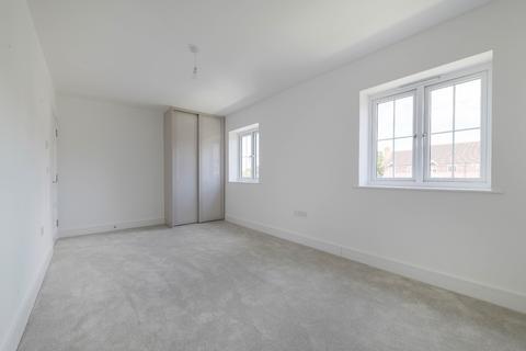 6 Abbey Place, Warfield, Bracknell, RG42 6AZ