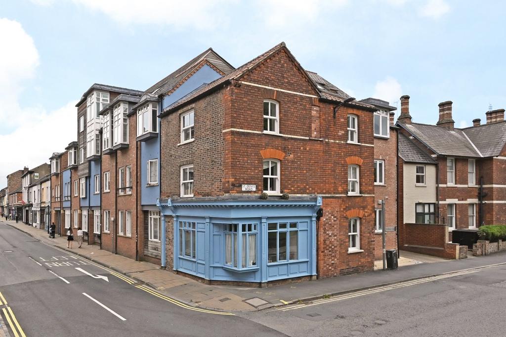 St. Denys Court, Walmgate, York, YO1 2 bed flat to rent £1,500 pcm (£