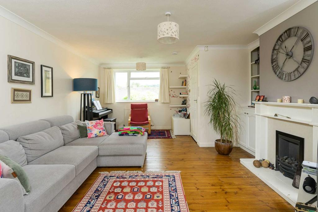 Bay Tree Road 4 bed house £2,300 pcm (£531 pw)