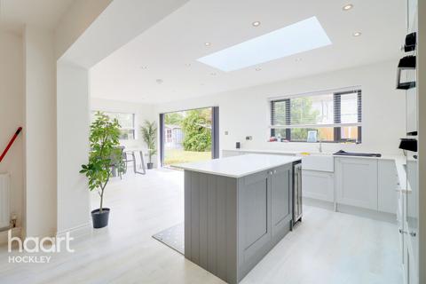 9 Brookside, Hockley, SS5 4EW