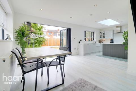 9 Brookside, Hockley, SS5 4EW