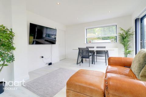 9 Brookside, Hockley, SS5 4EW