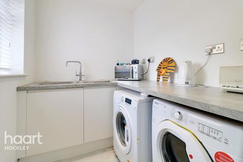 9 Brookside, Hockley, SS5 4EW