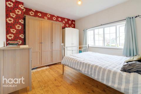 9 Brookside, Hockley, SS5 4EW