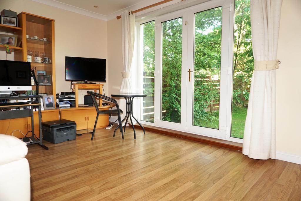 Troon Avenue, Greenhills, East Kilbride G75 3 bed end of terrace house