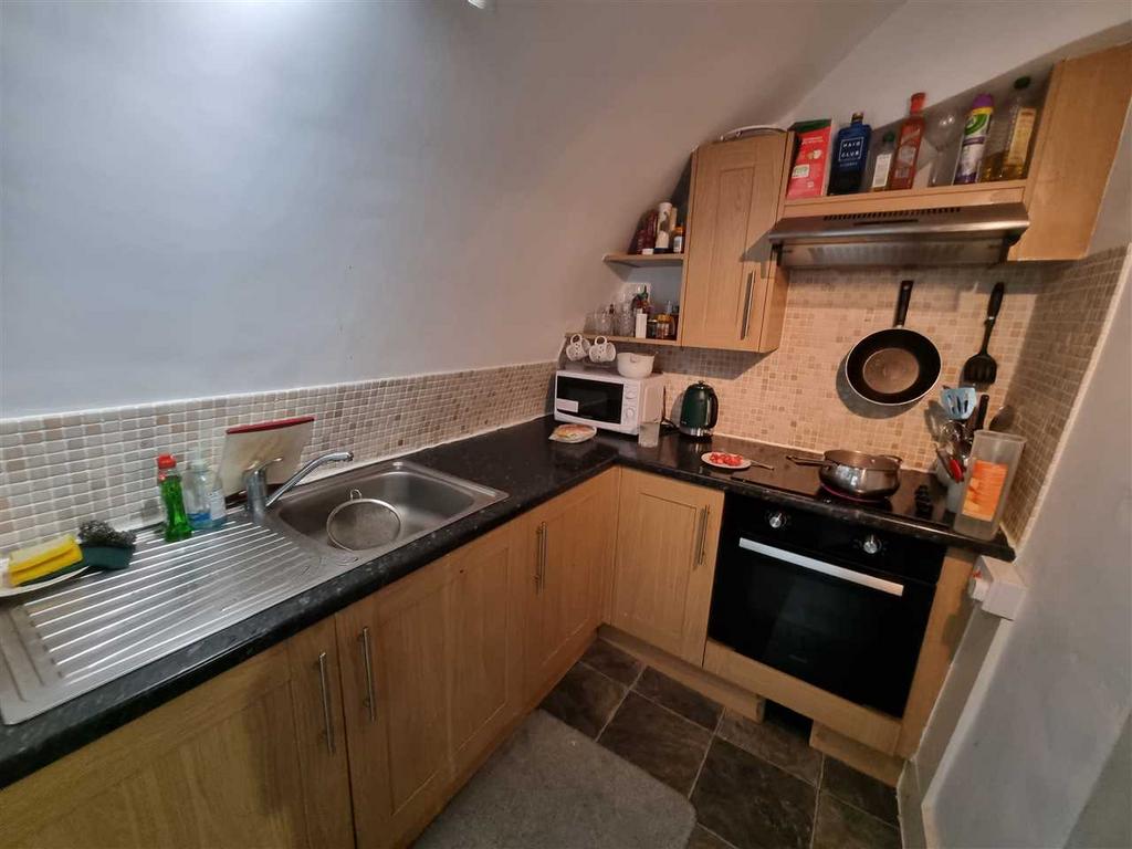 North Road, Kirkburton, Huddersfield 2 bed terraced house £750 pcm (£