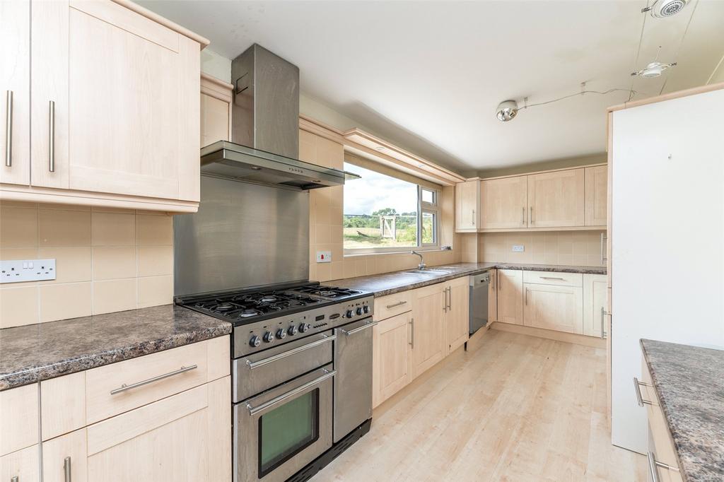 St. Davids Road, Otley, West Yorkshire, LS21 5 bed detached house for