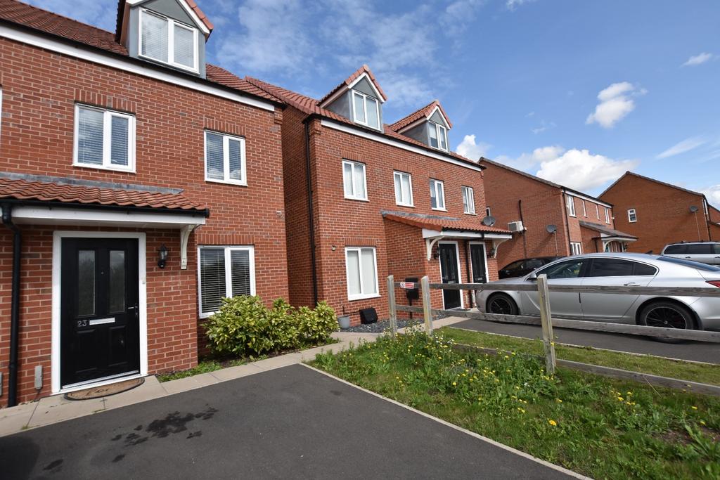 Icarus way, Stanground Cardea... 3 bed semidetached house £1,300 pcm