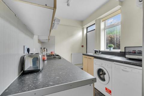 undefined, Ash Road, Leeds