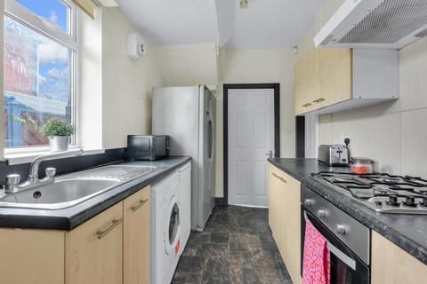 undefined, Ash Road, Leeds