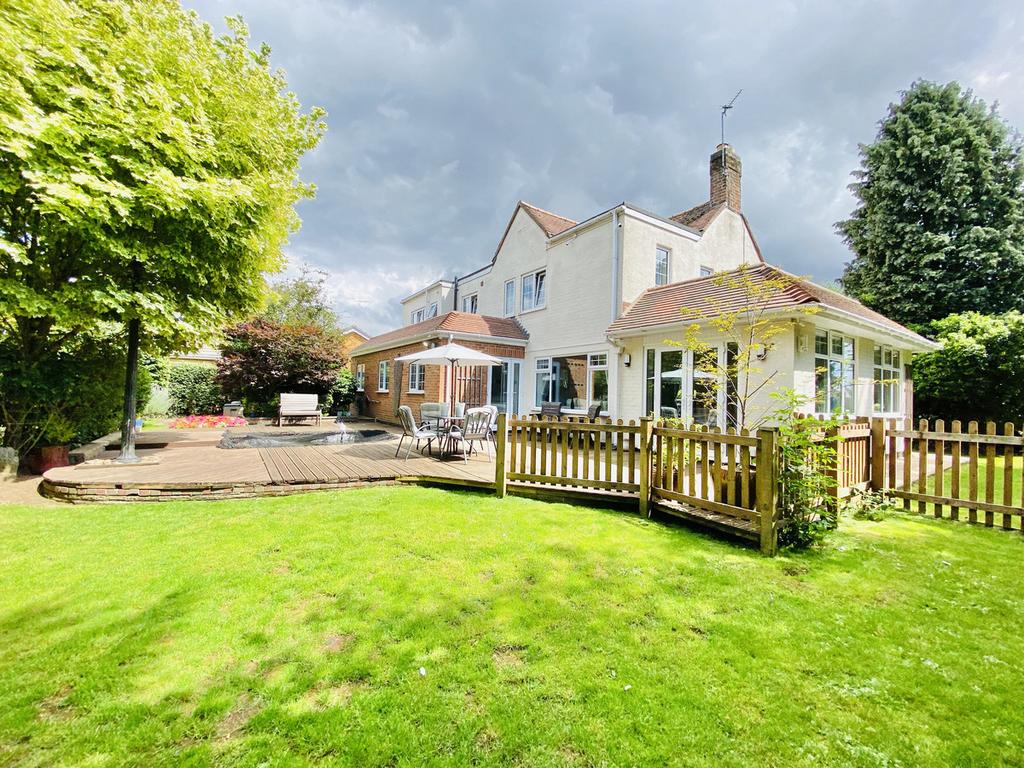 Coventry Road, Lutterworth, LE17 5 bed detached house for sale £750,000
