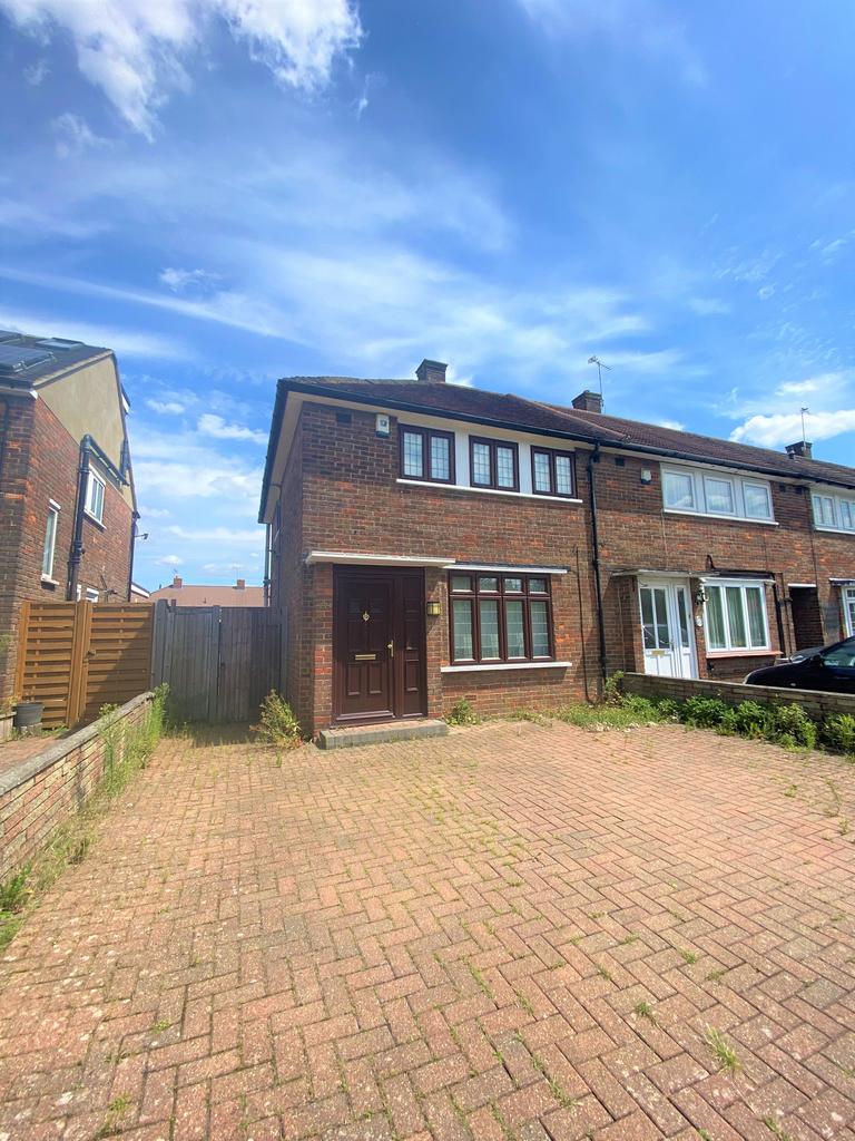 Theobald Street, Borehamwood, WD6 3 bed end of terrace house for sale £525,000