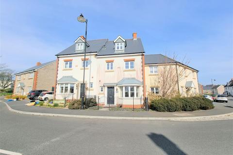 4 bedroom semi-detached house to rent, Ffordd Y Draen, Coity, Bridgend