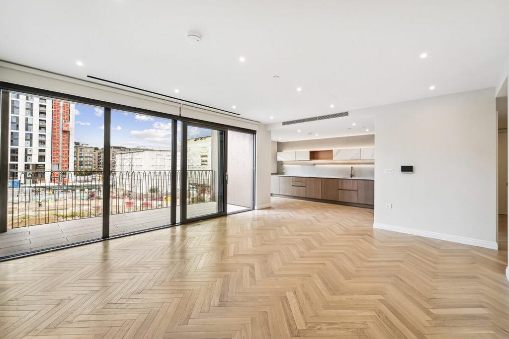 Sands End Lane Fulham SW6 2 bed flat £4,485 pcm (£1,035 pw)