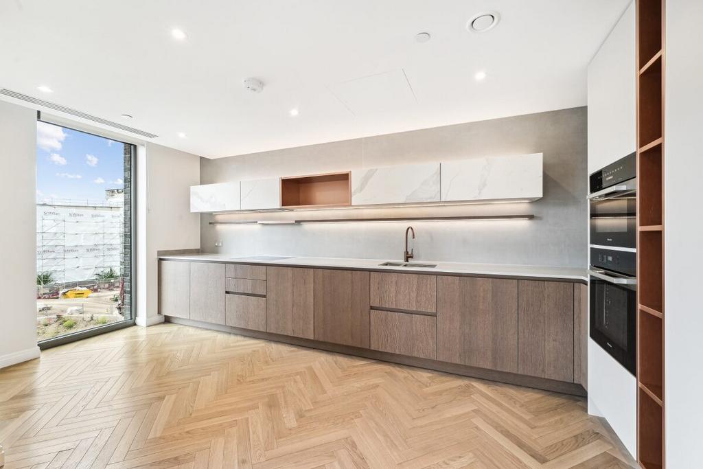 Sands End Lane Fulham SW6 2 bed flat £4,485 pcm (£1,035 pw)