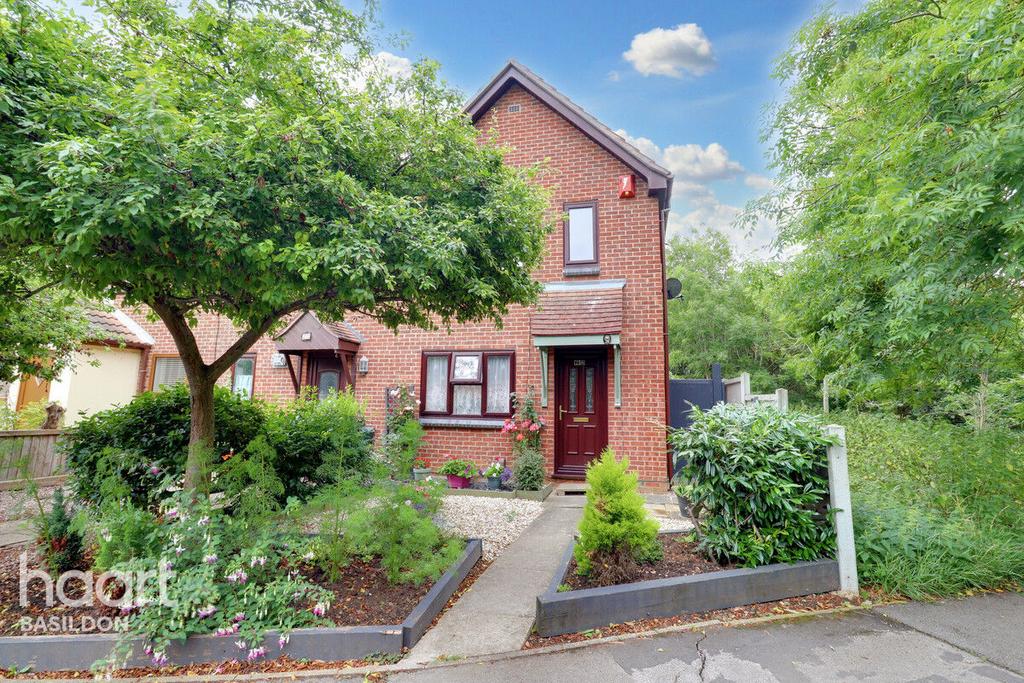 Wood Green, Basildon 3 bed end of terrace house for sale £325,000