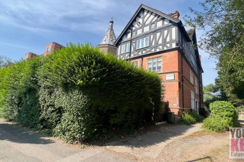 2 bedroom flat for sale, Earls Avenue, Folkestone, Kent CT20 2HA