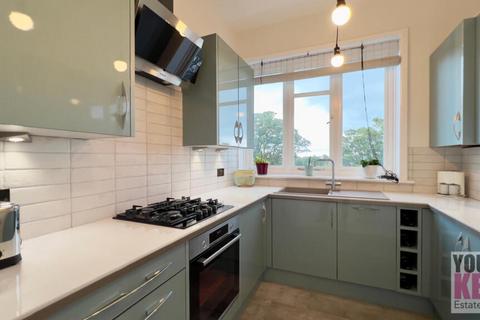 2 bedroom flat for sale, Earls Avenue, Folkestone, Kent CT20 2HA