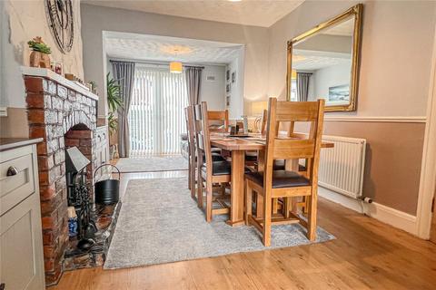 3 bedroom semi-detached house for sale - Thorley Close, Chadderton, Oldham, Greater Manchester, OL9