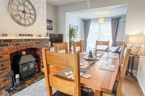 3 bedroom semi-detached house for sale - Thorley Close, Chadderton, Oldham, Greater Manchester, OL9