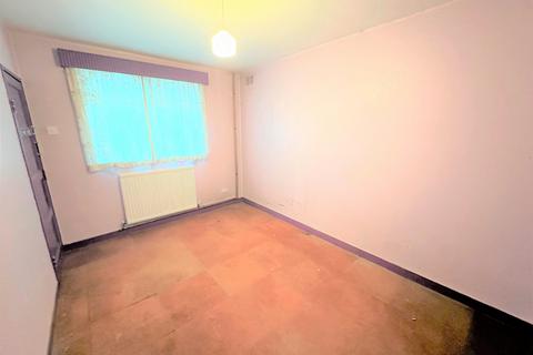 43 Meadowgate Road, Salford, M6 8DG