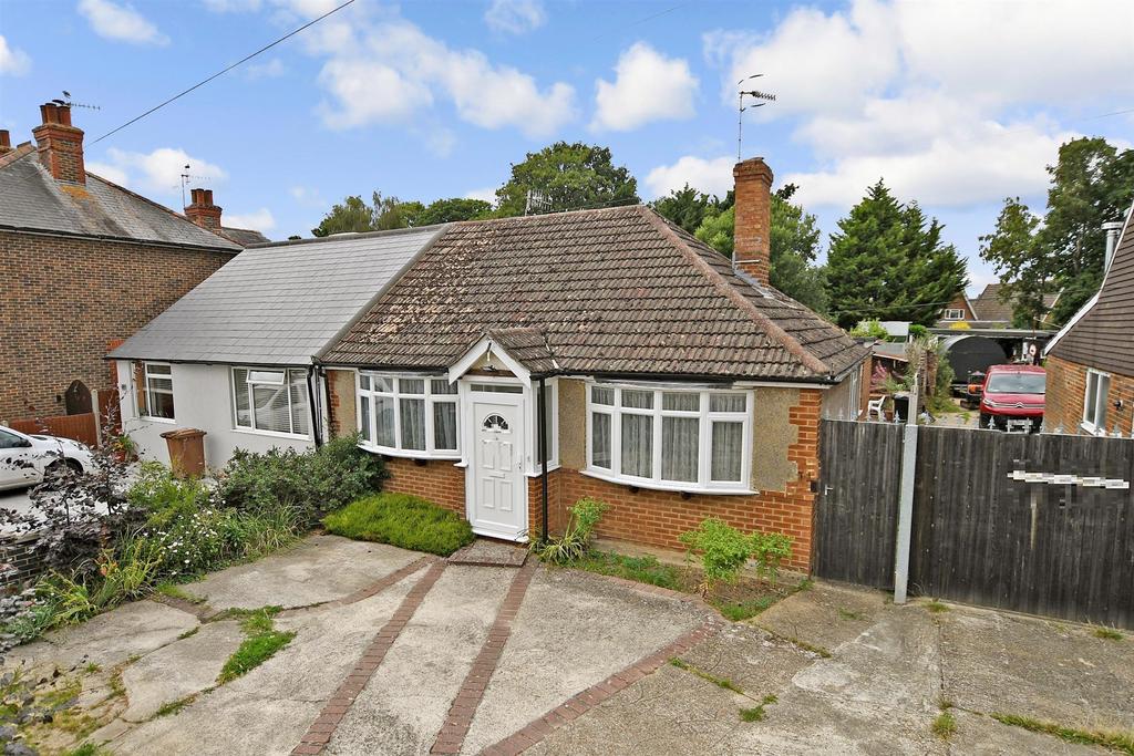 Parkhurst Road, Horley, Surrey 2 bed semidetached bungalow for sale