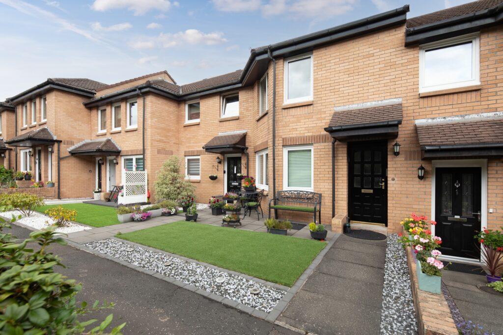 Shaw Court, Broomhill Gardens, Newton Mearns 2 bed retirement property for sale £115,000