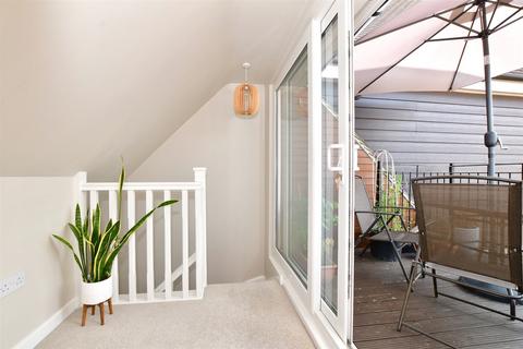 52 Taylor Close, Tonbridge, TN9 2FE