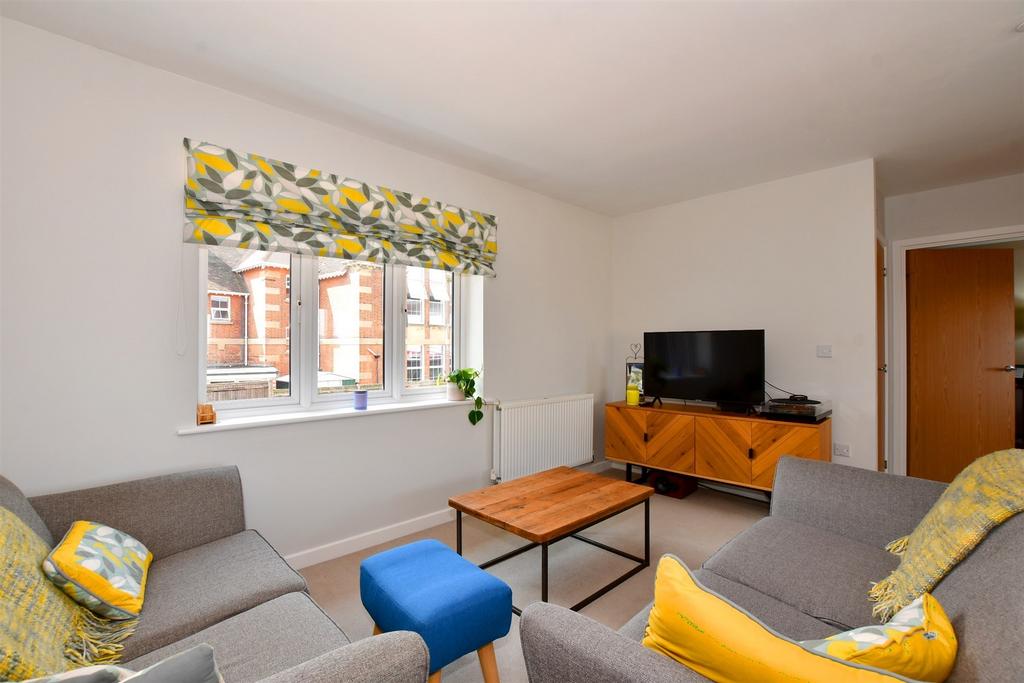 Taylor Close, Tonbridge, Kent 2 bed coach house for sale £390,000