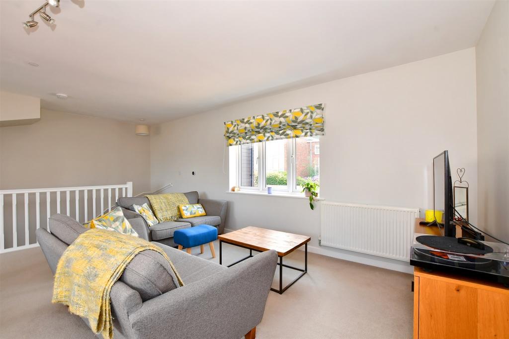 Lounge/ Dining / Kitchen