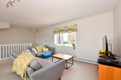 52 Taylor Close, Tonbridge, TN9 2FE