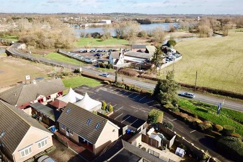 2 bedroom lodge for sale, Cogenhoe Northamptonshire