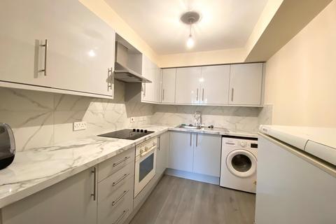 2 bedroom flat to rent - Stirling Grove, Hounslow, Greater London, TW3