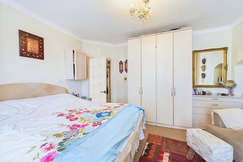 2 bedroom maisonette for sale, Whitchurch Lane, Edgware, HA8