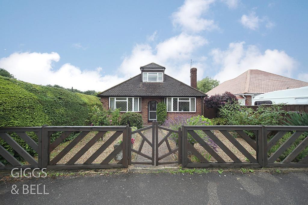 Ryecroft Way, Luton, Bedfordshire, LU2 3 bed bungalow £450,000