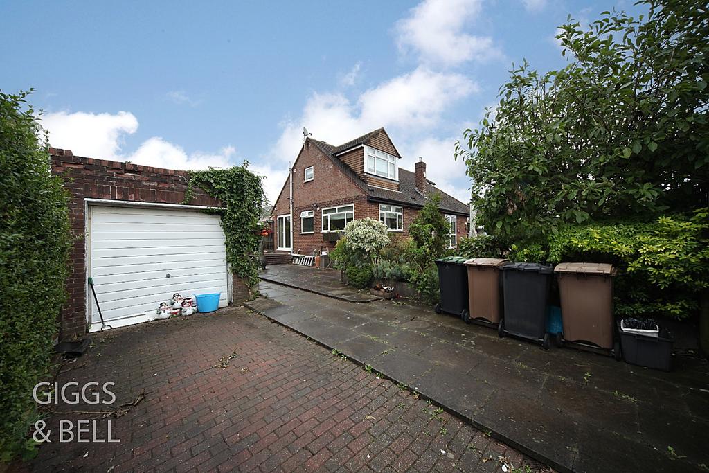 Ryecroft Way, Luton, Bedfordshire, LU2 3 bed bungalow £450,000