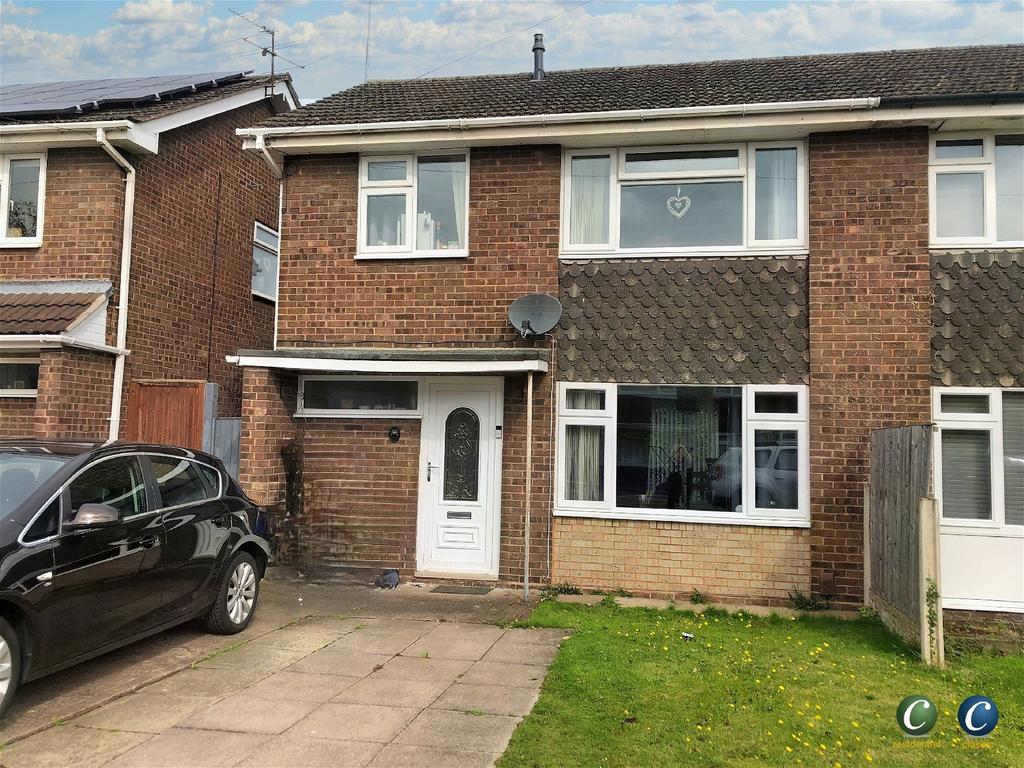John Till Close, Rugeley, WS15 2AF 3 bed semidetached house £185,000