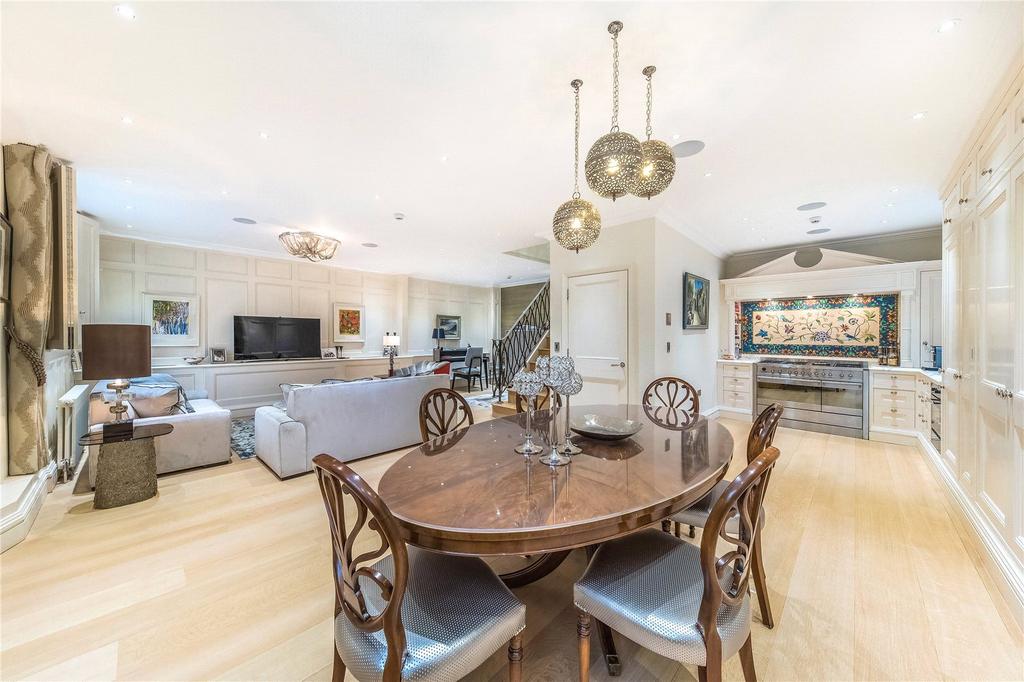 Kitchen/ Dining Area