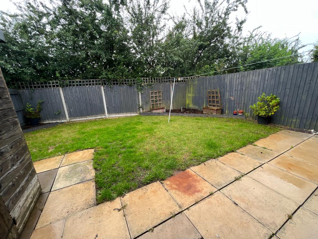 Bridgewater Road, Shobnall, BurtononTrent, DE14 3 bed semidetached