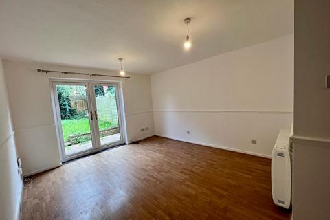 2 bedroom terraced house to rent, Pettingrew Close, Walnut Tree, Milton Keynes, MK7