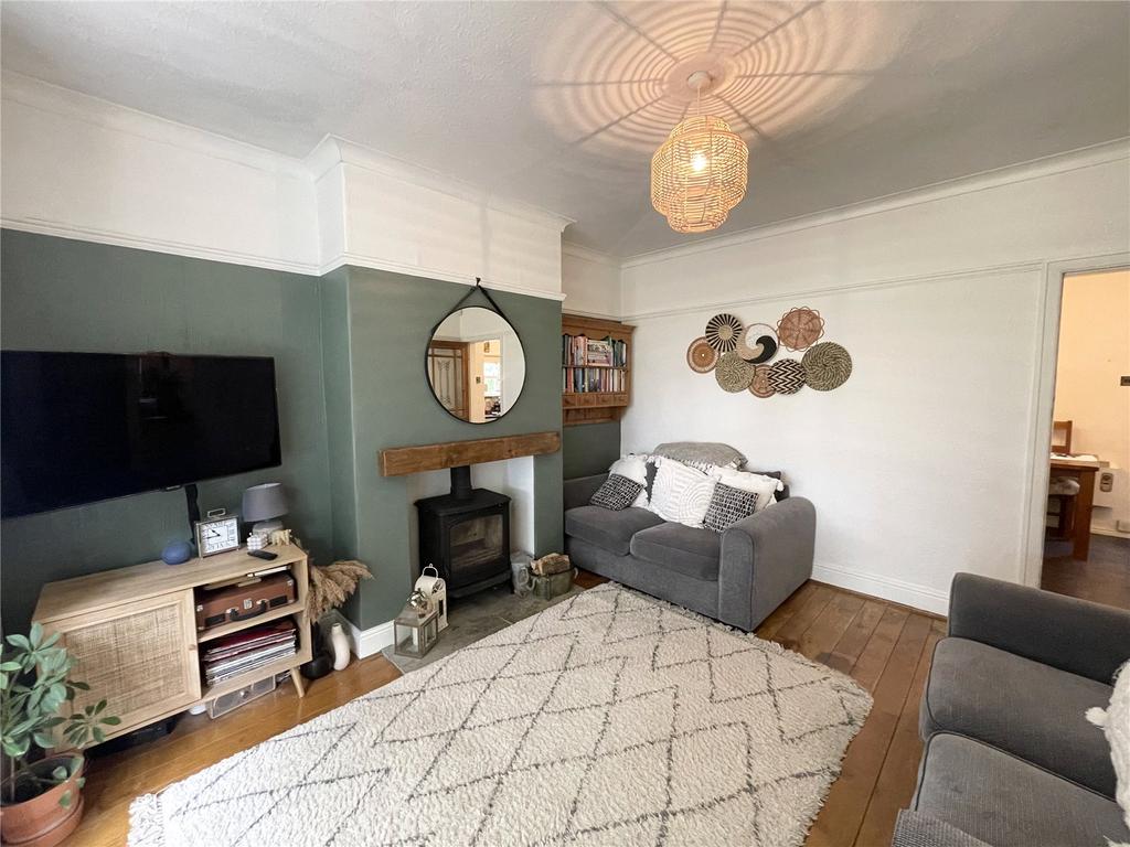 Poplar Crescent, Shipley, West... 3 bed semidetached house £895 pcm (£207 pw)